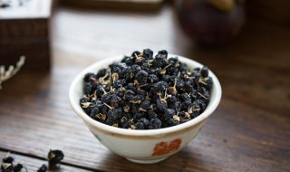 黑枸杞的作用与功效和作用禁忌 黑枸杞有什么好处和注意事项