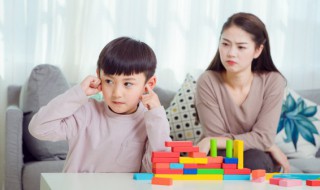 家长怎么引导孩子独立学习（怎样引导孩子独立）