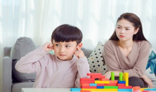 家长教育孩子的错误方式 家长教育孩子的错误方式300字