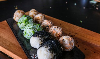 简单咸味的饭团怎么做 怎么做简单咸味的饭团
