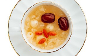 自制糖莲子的做法步骤 冰糖莲子羹的烹饪技巧分享