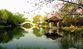 大明湖畔在哪里个城市 关于大明湖畔的介绍