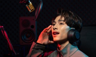 模特歌词 模特的歌曲简介