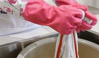 洗衣服胶水的小妙招 洗衣服胶水的方法
