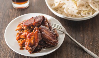 烤鸡翅用烤盘还是烤架 美味烤鸡翅做法步骤详解