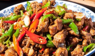 青椒炒鸡腿的做法 青椒炒鸡腿如何做