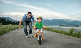 怎么教育小孩子不要钱（小孩子总是要钱怎么教育）
