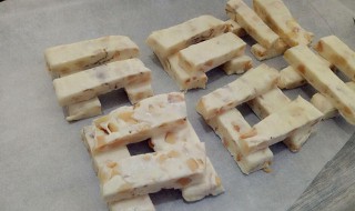 手工牛轧糖的做法步骤 牛轧糖的制作过程