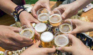啤酒白酒一起喝怎么解酒 啤酒白酒一起喝解酒的方法