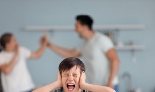 孩子任性叛逆父母该怎么办 父母应该如何对待孩子的叛逆行为