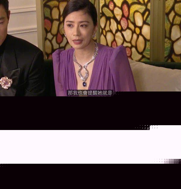 贾静雯回应梧桐妹成熟穿搭：尊重年轻孩子的想法