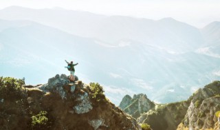 黄山旅游什么时候去人少（过年去黄山旅游的人多吗）