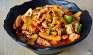 泡菜炒鸡肉 怎么做泡菜炒鸡肉