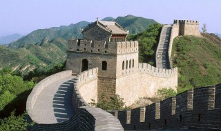 长城旅游什么时候人少（长城旅游什么时候人少一点）