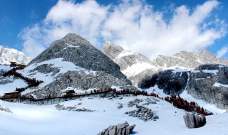 玉龙雪山在哪里个城市（玉龙雪山在哪里个城市景点从曲靖到）