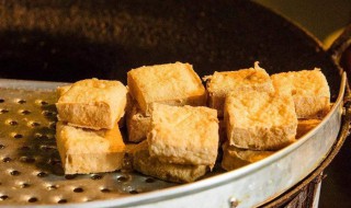 吃臭豆腐不能跟什么一起吃 哪些食物不能和臭豆腐一起吃