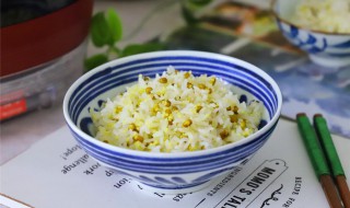 用绿豆和米饭怎么做美食 绿豆焖饭的做法介绍