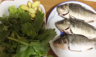 芹菜鲫鱼汤做法步骤 芹菜鲫鱼汤的做法