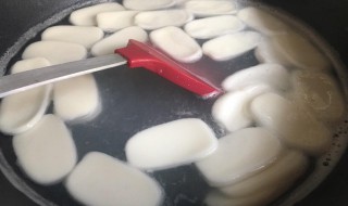 油泼脚踏糕做法步骤 怎样做油泼脚踏糕