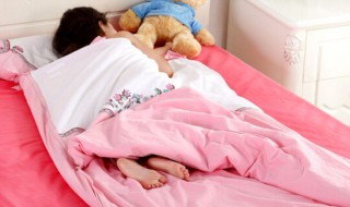 怎么防止宝宝睡觉踢被子 防止宝宝睡觉踢被子方法