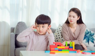 如何改变自卑的孩子（怎样开导自卑的孩子）