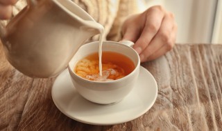 泡茶叶的茶水可以浇花吗，泡茶叶的茶水可以浇花吗图片