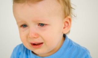 哭闹的孩子怎么处理 幼儿园哭闹的孩子怎么处理