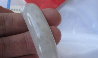 翡翠发白是怎么回事 翡翠发白的原因