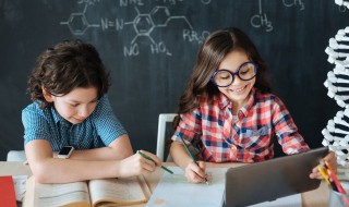 孩子叛逆逃课怎么办（孩子叛逆逃学不上课）